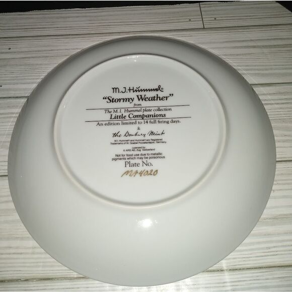 Vintage Danbury Mint MJ Hummel Collectible Boy and Girl Plates Set Of 3 - Picture 8 of 10